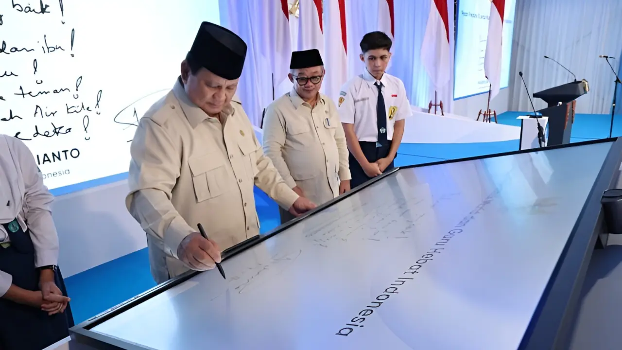 Prabowo Luncurkan Strategi Pemerataan Ganda: 500 Sekolah Rakyat dan Target 1 Juta Panel Interaktif Digital 2026