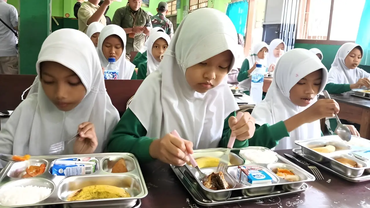 Polemik Anggaran MBG "Lahap" 69% Dana Pendidikan, JPPI Bunyikan Alarm Bahaya