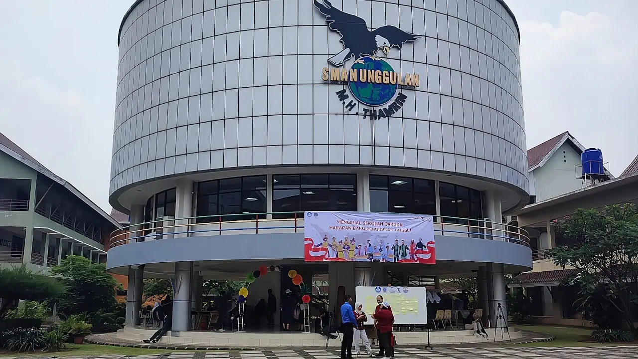 Kesenjangan Struktural Pendidikan Antara Sekolah Garuda dan Mogok Mengajar Guru Honorer NTB