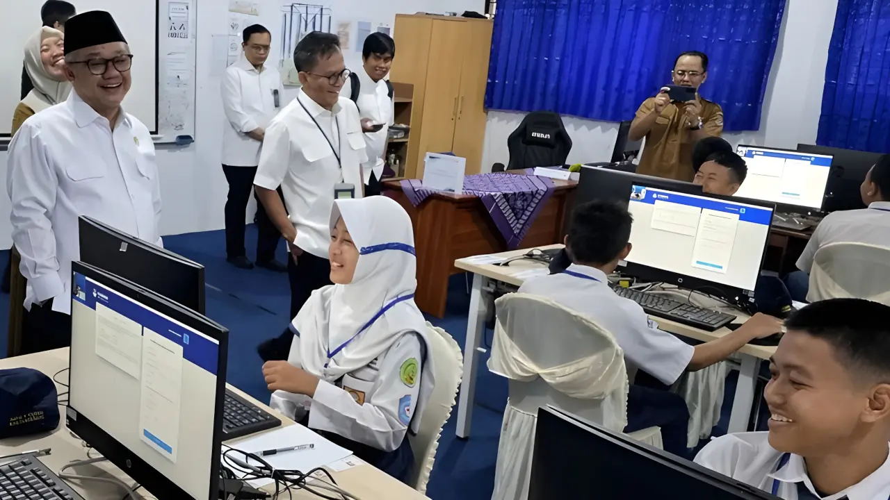 Kemendikdasmen Larang Unggah Foto TKA ke Medsos, Sanksi Mengintai