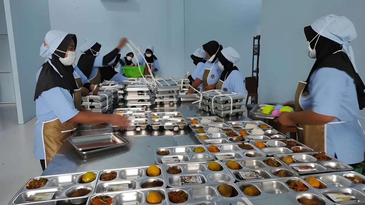 Anggaran Ketat! Makan Bergizi Gratis Dipangkas Jadi 5 Hari, Begini Nasib Sekolah dan Katering Lokal