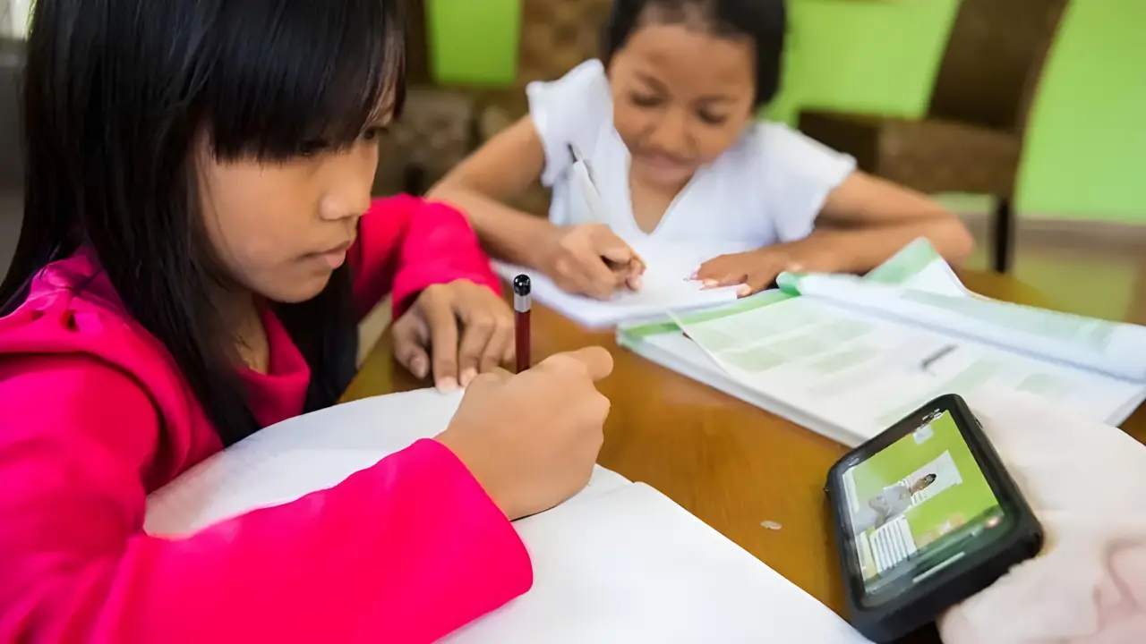 Antara Birokrasi dan Kelas: Menimbang Pengecualian Sekolah di Era WFH