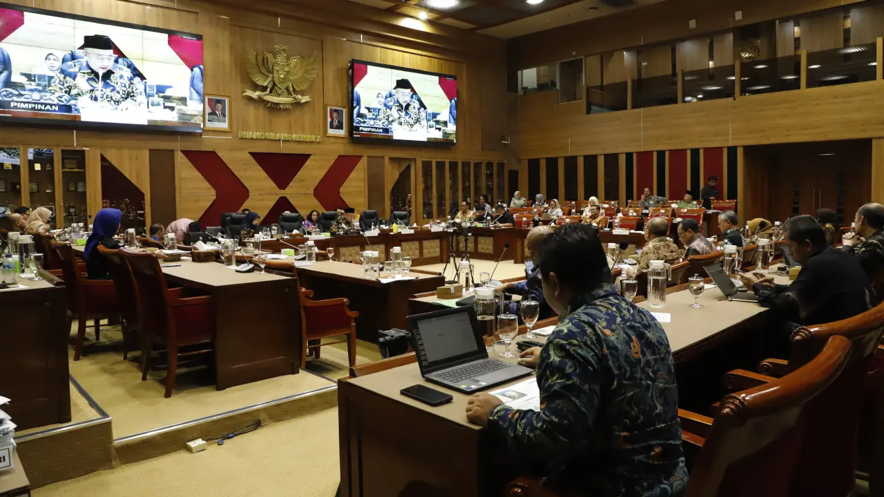 Rapat perpusnas bersama Komisi X DPR RI tentang anggaran penyediaan buku tahun 2026 yang tidak ada dana
