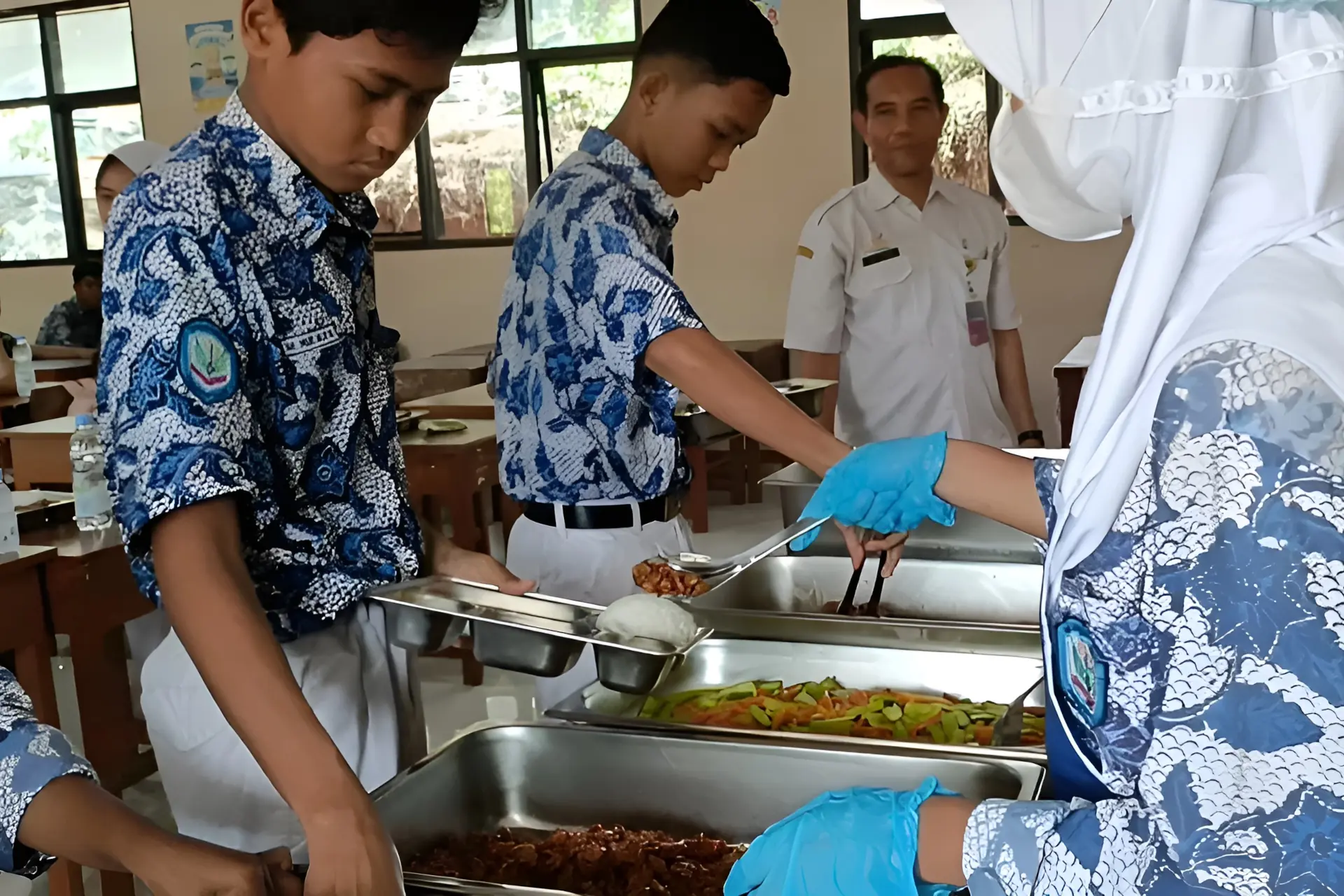 Penyajian MBG secara prasmanan