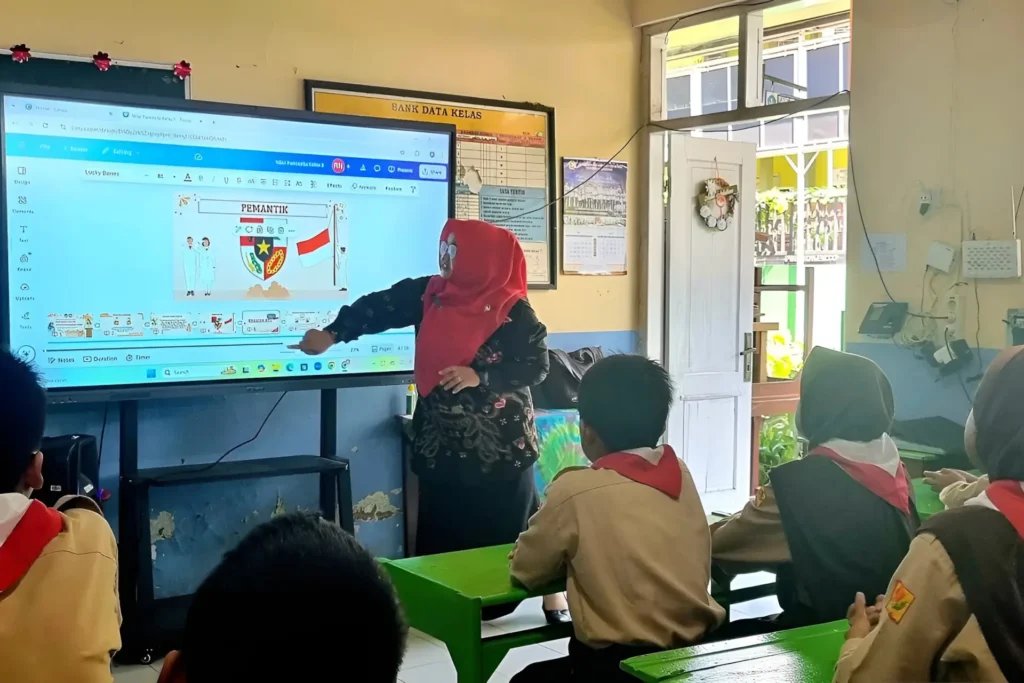 Target 2027: Setiap Sekolah Dapat 6 Smart Board, 100.000 Sekolah Direvitalisasi Swakelola